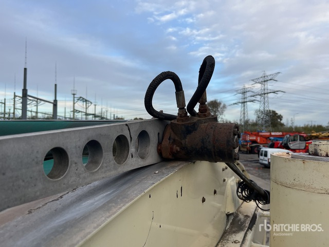 2010 Volvo FM420 8x4 Sleeper Tri/A Dump Truck - Kravas automašīna pašizgāzējs: foto 4 2010 Volvo FM420 8x4 Sleeper Tri/A Dump Truck - Kravas automašīna pašizgāzējs: foto 4