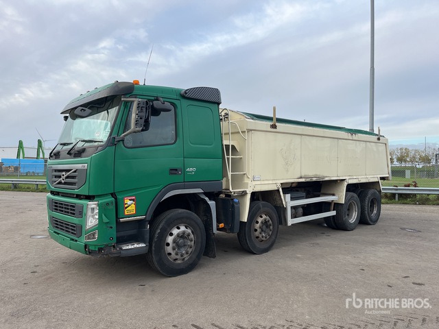 2010 Volvo FM420 8x4 Sleeper Tri/A Dump Truck - Kravas automašīna pašizgāzējs: foto 1 2010 Volvo FM420 8x4 Sleeper Tri/A Dump Truck - Kravas automašīna pašizgāzējs: foto 1