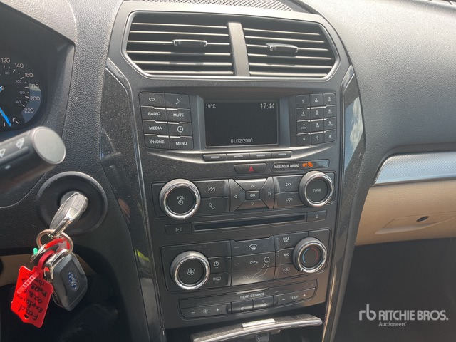 SUV 2015 Ford Explorer 4WD SUV: foto 6