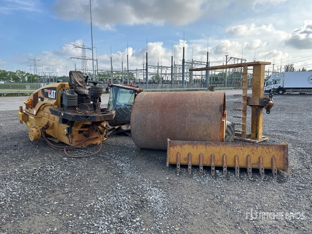 Cat CS76XT Smooth Drum Compactor - Pļaujmašīna-smalcinātājs/ Mulčētājs: foto 2 Cat CS76XT Smooth Drum Compactor - Pļaujmašīna-smalcinātājs/ Mulčētājs: foto 2