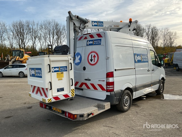 Mercedes-Benz Material Handling Arm - Autopacēlājs: foto 3 Mercedes-Benz Material Handling Arm - Autopacēlājs: foto 3