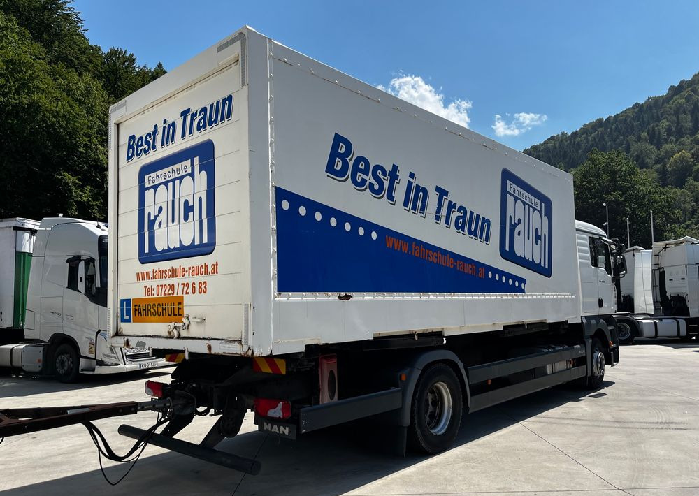 MAN TGA 18.350 6x2 D20 // BDF // Niski Przebieg // + Przyczepa Schmitz BDF // - Šasija kravas automašīna: foto 5 MAN TGA 18.350 6x2 D20 // BDF // Niski Przebieg // + Przyczepa Schmitz BDF // - Šasija kravas automašīna: foto 5