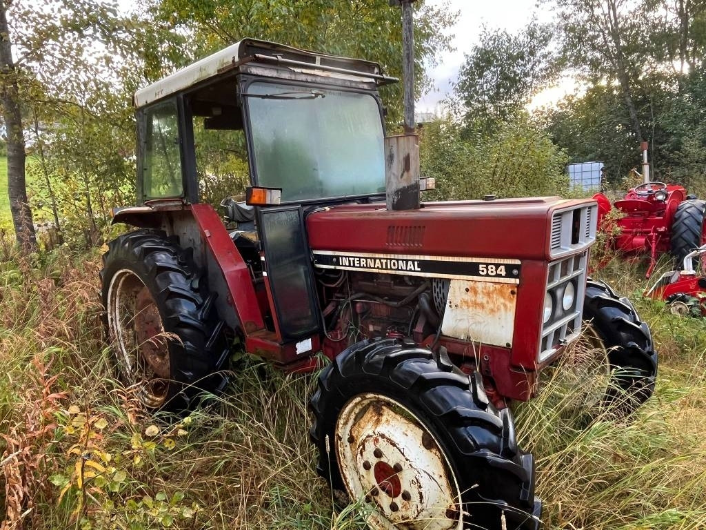 International Harvester 584 4WD - Traktors: foto 4 International Harvester 584 4WD - Traktors: foto 4