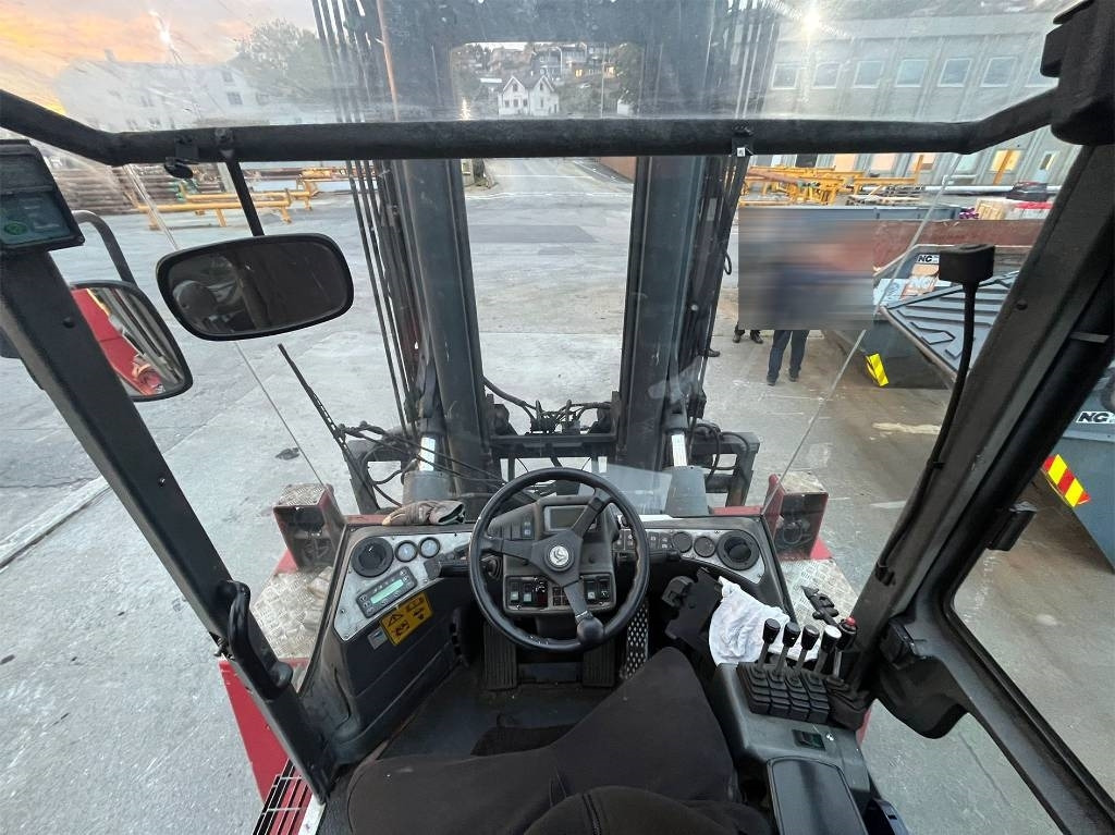 Dīzeļiekrāvējs Kalmar DCE 120-12: foto 14 Dīzeļiekrāvējs Kalmar DCE 120-12: foto 14