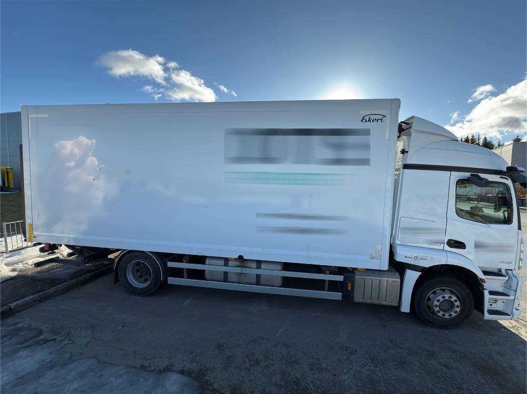 Mercedes-Benz Actros 1833 - Kravas automašīna ar slēgto virsbūvi: foto 4 Mercedes-Benz Actros 1833 - Kravas automašīna ar slēgto virsbūvi: foto 4