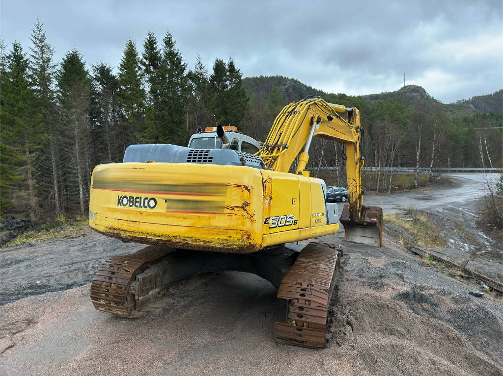 New Holland E 305 B LC - Kāpurķēžu ekskavators: foto 3 New Holland E 305 B LC - Kāpurķēžu ekskavators: foto 3