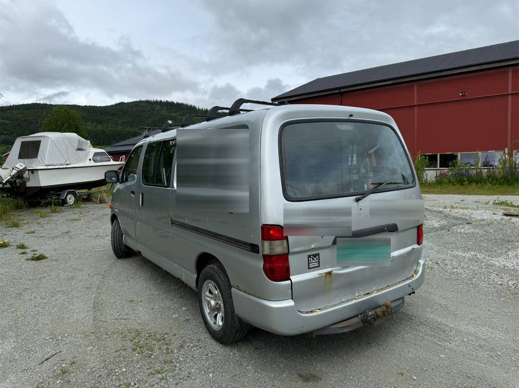Toyota Hiace 4x4 - Kravas mikroautobuss: foto 3 Toyota Hiace 4x4 - Kravas mikroautobuss: foto 3