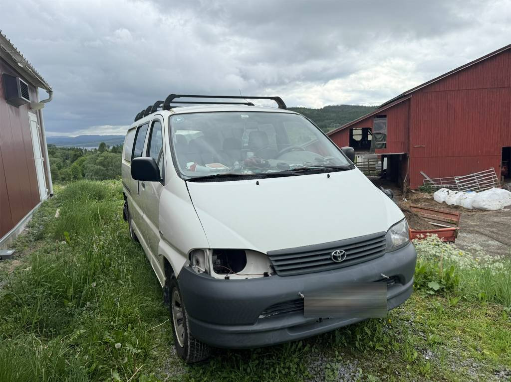 Toyota Hiace 4x4 - Kravas mikroautobuss: foto 2 Toyota Hiace 4x4 - Kravas mikroautobuss: foto 2