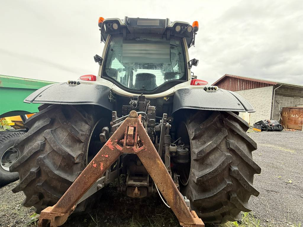 Valtra N 174 med frontlaster - Traktors: foto 4 Valtra N 174 med frontlaster - Traktors: foto 4