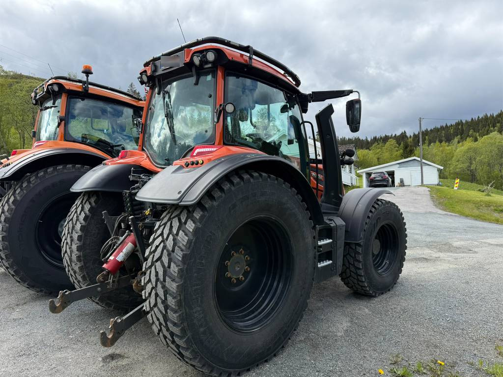 Valtra N175 V inkl. Noremat armklipper kantslåttløsning - Traktors: foto 5 Valtra N175 V inkl. Noremat armklipper kantslåttløsning - Traktors: foto 5