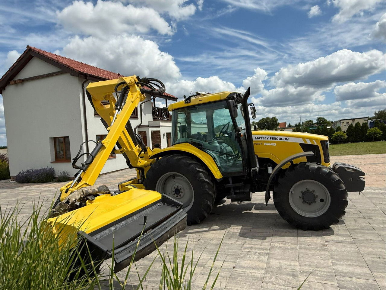 Massey Ferguson 6445 z kosiarką wysięgnikową do poboczy Rousseau T hénor 510 L FI - Traktors: foto 4 Massey Ferguson 6445 z kosiarką wysięgnikową do poboczy Rousseau T hénor 510 L FI - Traktors: foto 4