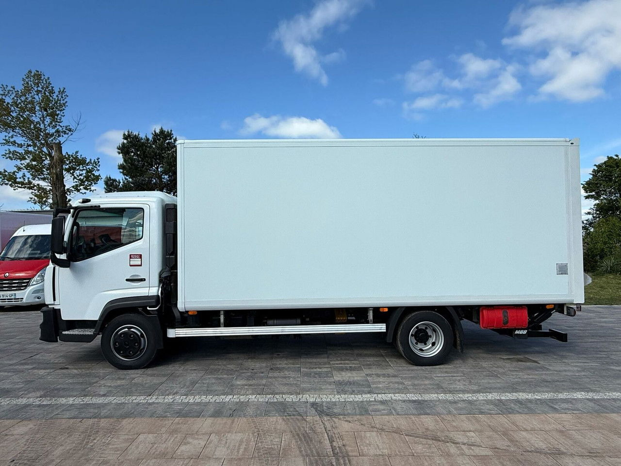 Renault D 7.5 Kontener winda kamera Tylko 82 TYŚ Przebiegu Euro 6 - Kravas automašīna refrižerators: foto 5 Renault D 7.5 Kontener winda kamera Tylko 82 TYŚ Przebiegu Euro 6 - Kravas automašīna refrižerators: foto 5