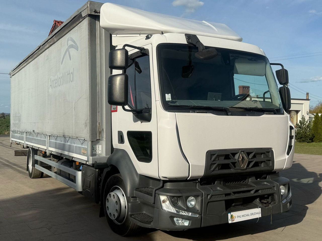 Renault D12 - Kravas automašīna ar tentu: foto 1 Renault D12 - Kravas automašīna ar tentu: foto 1