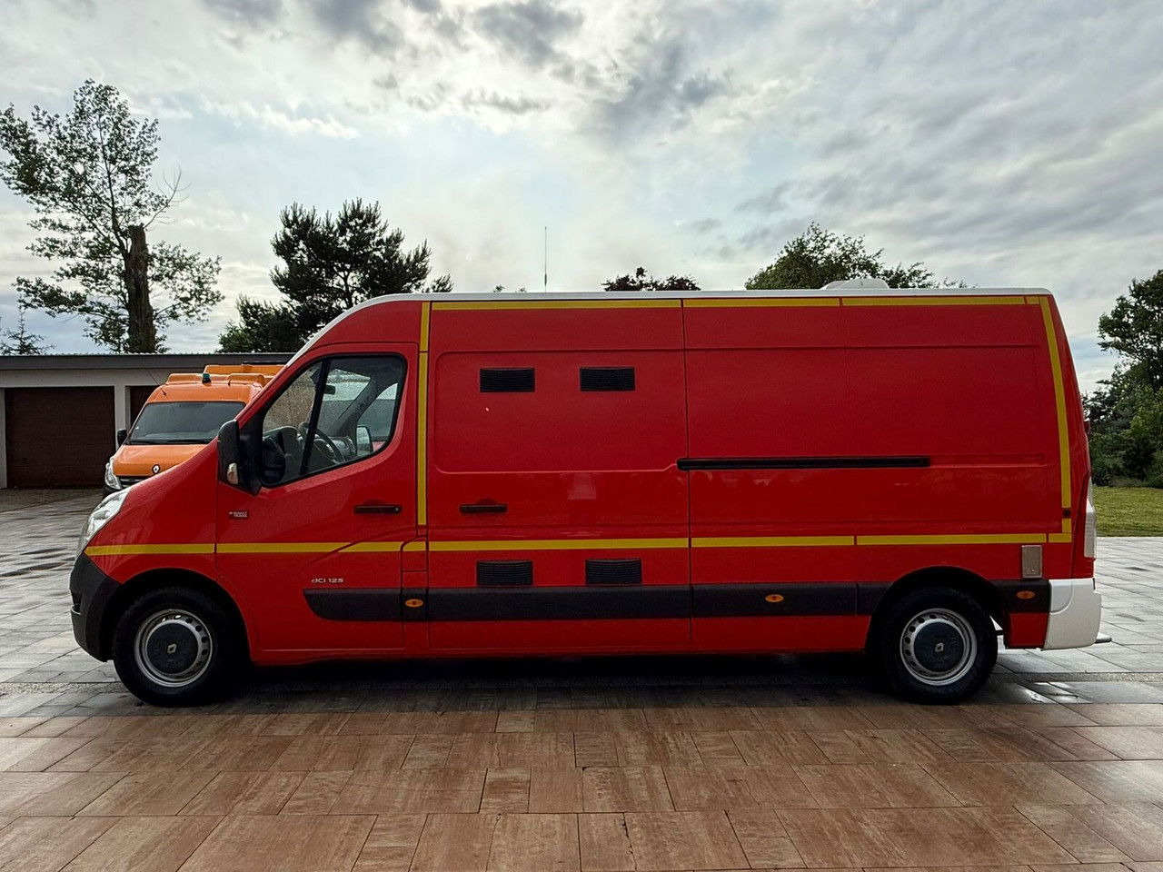 Renault Master 2016 Rok Ambulans Karetka Pogotowie - Ātrās palīdzības mašīna: foto 5 Renault Master 2016 Rok Ambulans Karetka Pogotowie - Ātrās palīdzības mašīna: foto 5