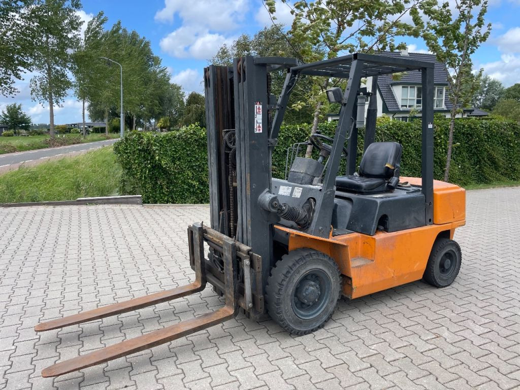 Nissan FJ02A25U 2.5 ton diesel triplo freelift heftruck - Autokrāvējs: foto 1 Nissan FJ02A25U 2.5 ton diesel triplo freelift heftruck - Autokrāvējs: foto 1