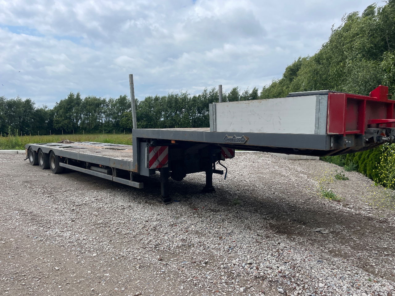 Nooteboom Mco-48-03 V uitschuifbaar hydrolisch gestuurd semi dieplader - Puspiekabe zema profila platforma: foto 1 Nooteboom Mco-48-03 V uitschuifbaar hydrolisch gestuurd semi dieplader - Puspiekabe zema profila platforma: foto 1