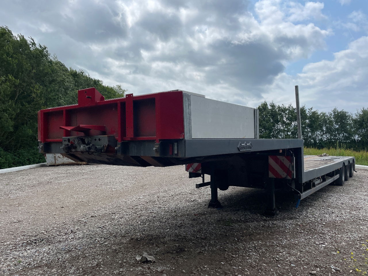 Nooteboom Mco-48-03 V uitschuifbaar hydrolisch gestuurd semi dieplader - Puspiekabe zema profila platforma: foto 2 Nooteboom Mco-48-03 V uitschuifbaar hydrolisch gestuurd semi dieplader - Puspiekabe zema profila platforma: foto 2