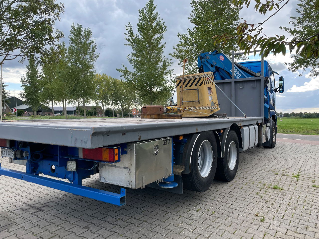 Volvo FH 16 FH16 420 with HMF 2820 crane with jib and front stamps Very Good Condition - Kravas auto ar manipulatoru: foto 5 Volvo FH 16 FH16 420 with HMF 2820 crane with jib and front stamps Very Good Condition - Kravas auto ar manipulatoru: foto 5