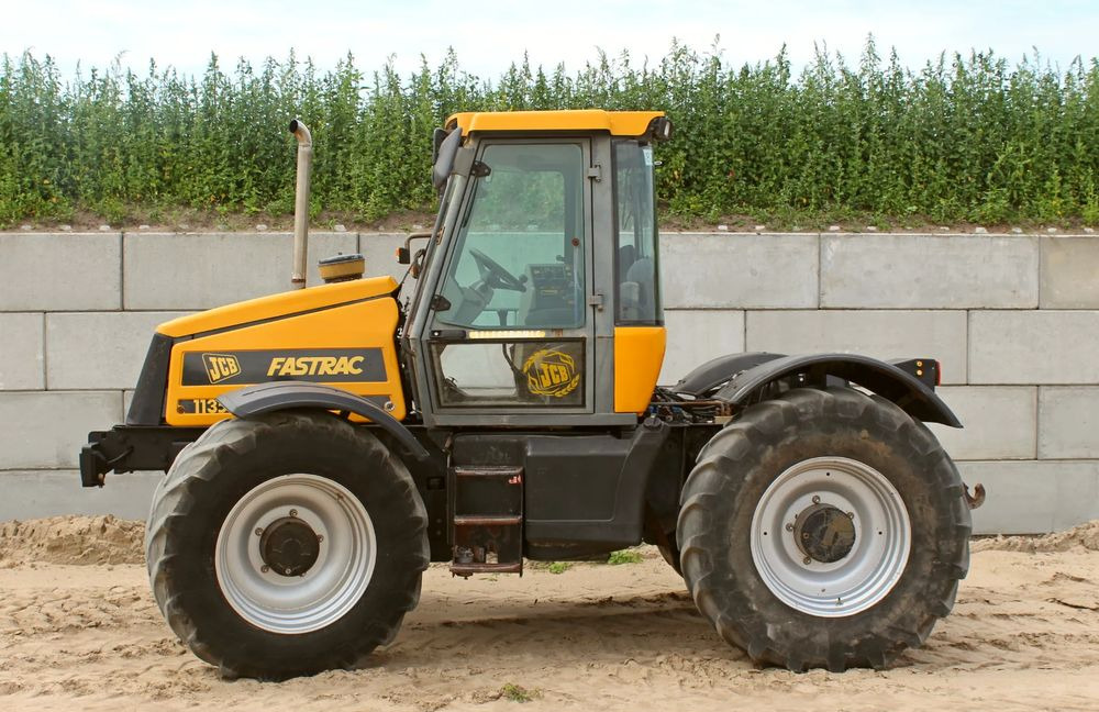 JCB Fastrac 1135 - Traktors: foto 3 JCB Fastrac 1135 - Traktors: foto 3