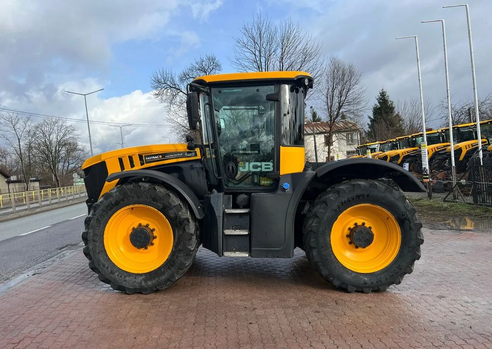 JCB Fastrac 4220 - Traktors: foto 2 JCB Fastrac 4220 - Traktors: foto 2