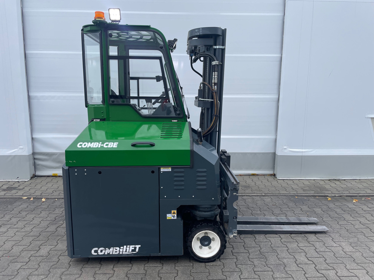 Combilift CBE 2500 - Četru pušu autokrāvējs: foto 2 Combilift CBE 2500 - Četru pušu autokrāvējs: foto 2