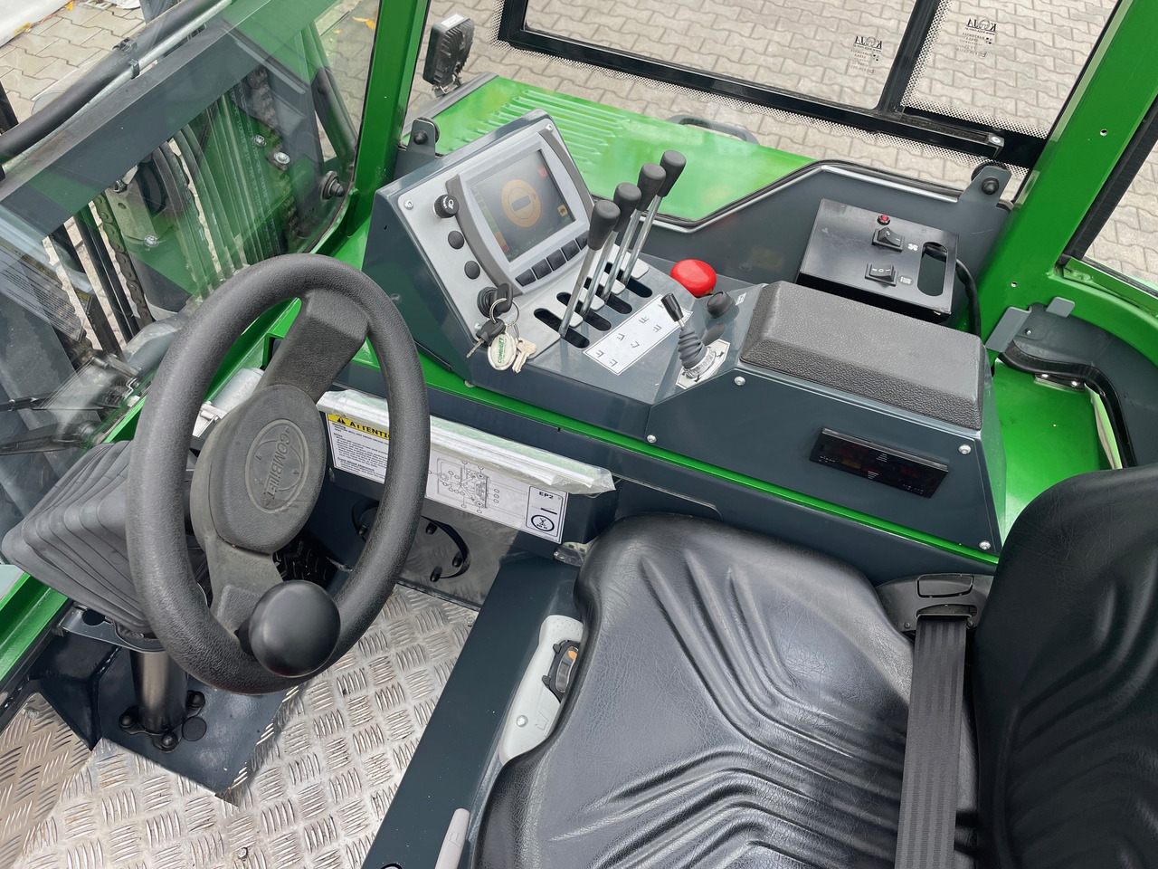 Combilift CBE 2500 - Četru pušu autokrāvējs: foto 5 Combilift CBE 2500 - Četru pušu autokrāvējs: foto 5