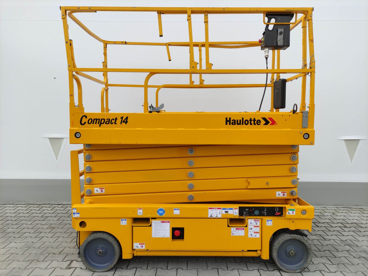 Haulotte Compact14 - Šķērveida pacēlājs: foto 2 Haulotte Compact14 - Šķērveida pacēlājs: foto 2
