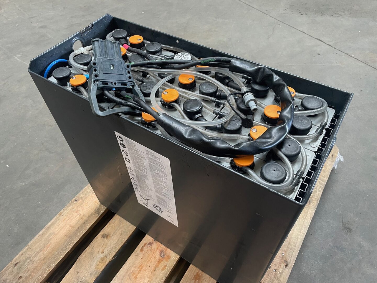 Hawker 24 Volt I 3 PZS 375 - Akumulators - Iekraušanas tehnika: foto 1 Hawker 24 Volt I 3 PZS 375 - Akumulators - Iekraušanas tehnika: foto 1