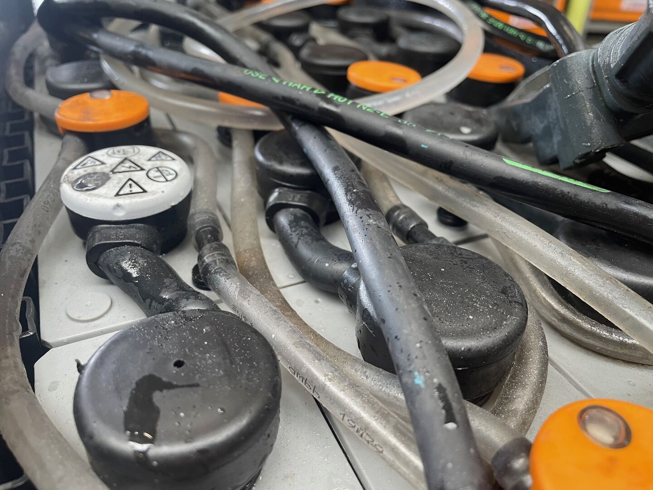 Hawker 24 Volt I 3 PZS 375 - Akumulators - Iekraušanas tehnika: foto 3 Hawker 24 Volt I 3 PZS 375 - Akumulators - Iekraušanas tehnika: foto 3