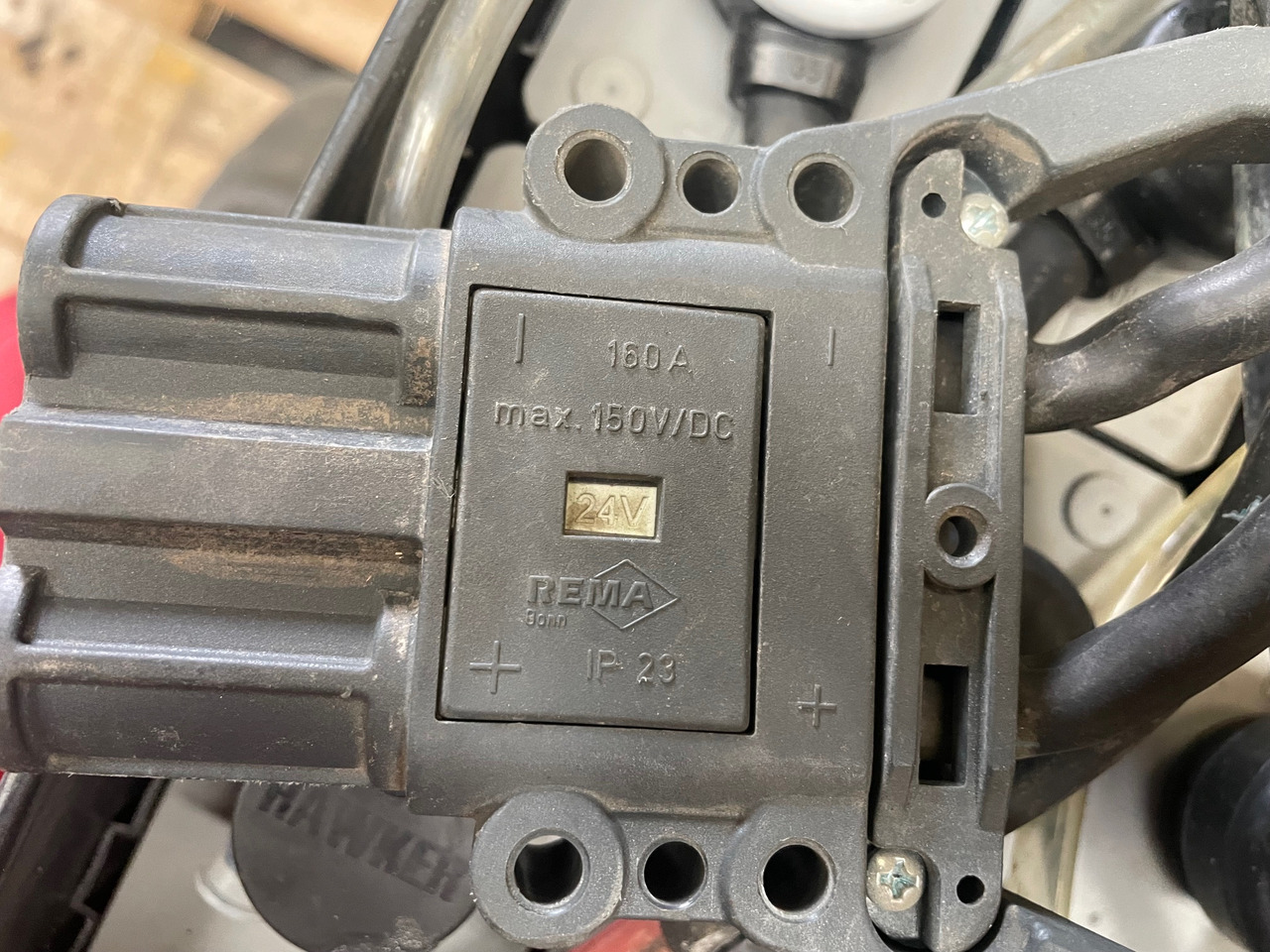 Hawker 24 Volt I 3 PZS 375 - Akumulators - Iekraušanas tehnika: foto 4 Hawker 24 Volt I 3 PZS 375 - Akumulators - Iekraušanas tehnika: foto 4