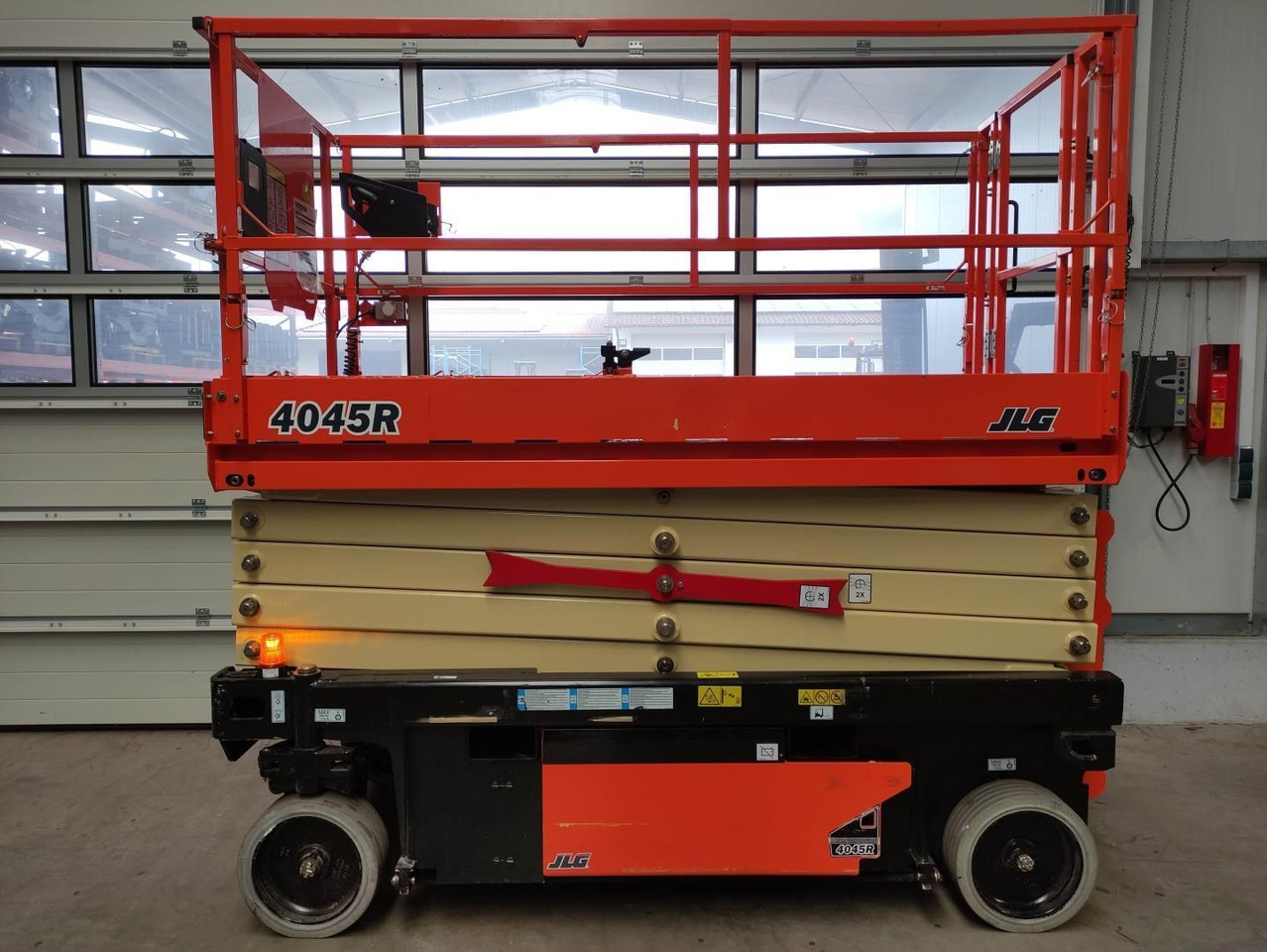 JLG 4045R - Šķērveida pacēlājs: foto 1 JLG 4045R - Šķērveida pacēlājs: foto 1