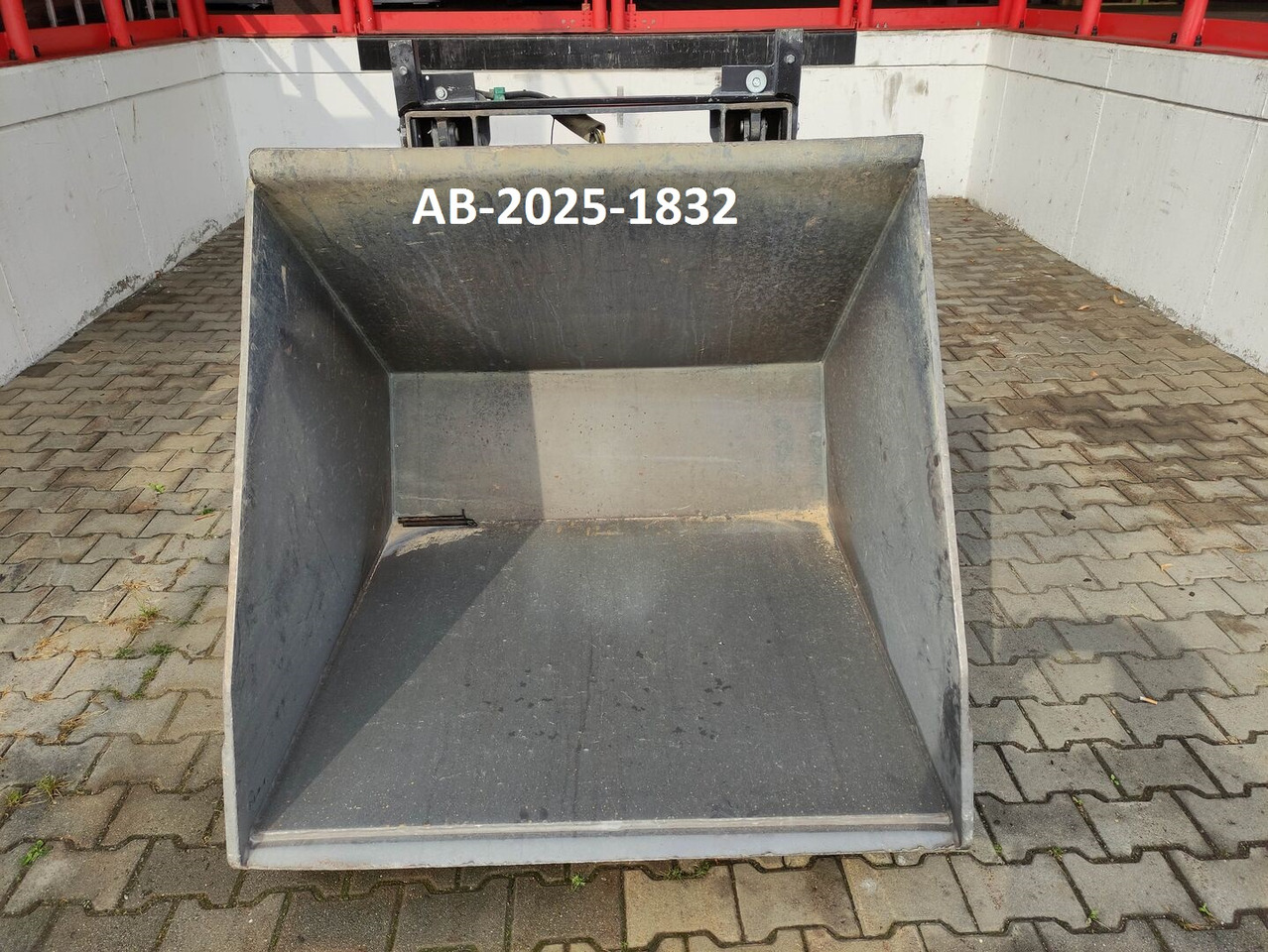 Kaup 3T184.4 - Iekrāvēja kauss: foto 1 Kaup 3T184.4 - Iekrāvēja kauss: foto 1