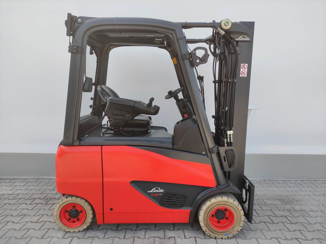 Linde E20PH-02-EVO-386 - Elektroiekrāvējs: foto 2 Linde E20PH-02-EVO-386 - Elektroiekrāvējs: foto 2