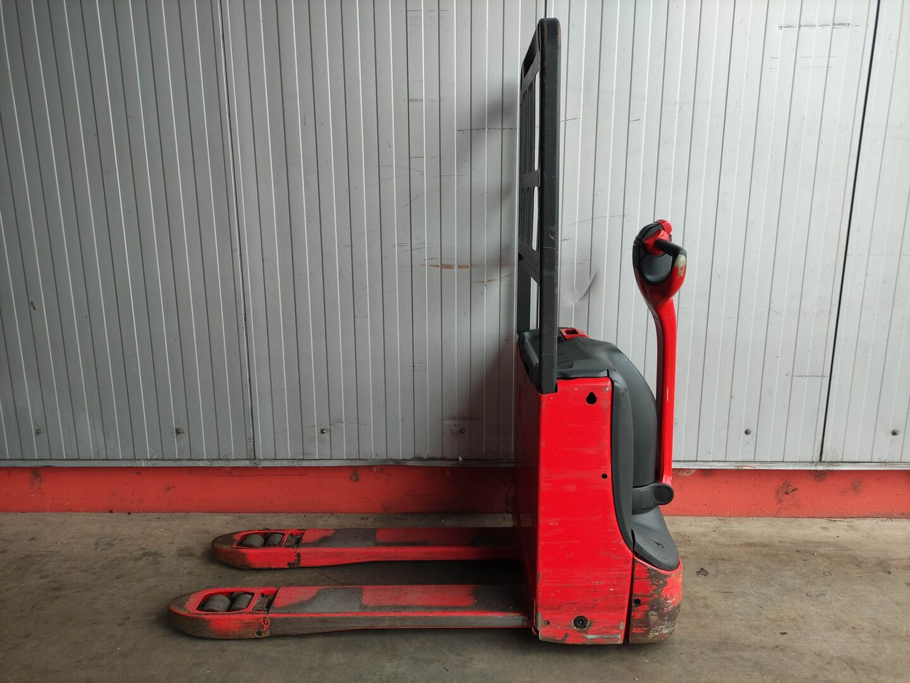 Linde T16-1152 - Rokas palešu ratiņi: foto 1 Linde T16-1152 - Rokas palešu ratiņi: foto 1