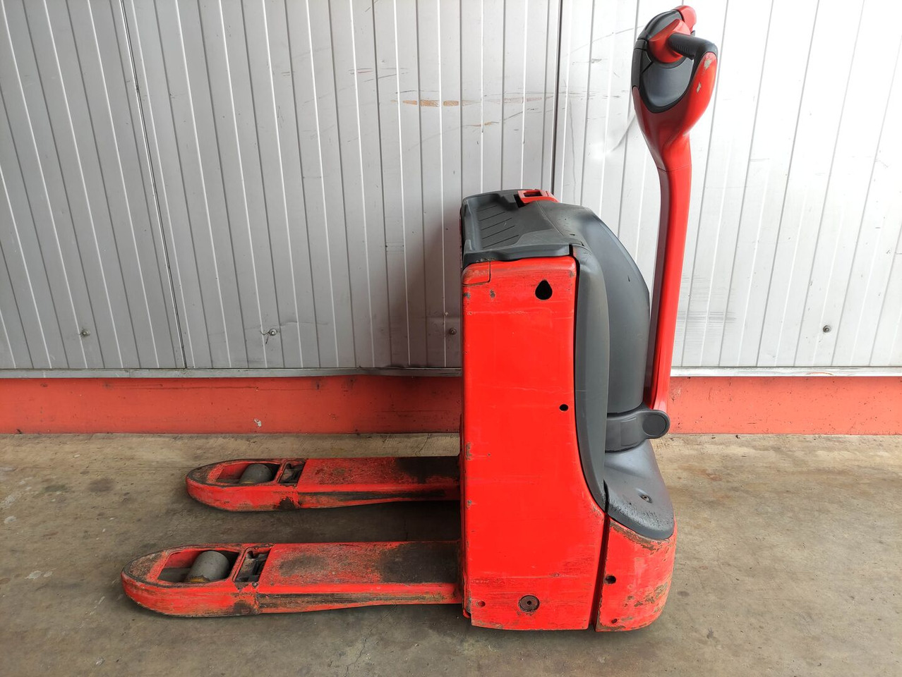 Linde T16-1152 - Rokas palešu ratiņi: foto 1 Linde T16-1152 - Rokas palešu ratiņi: foto 1