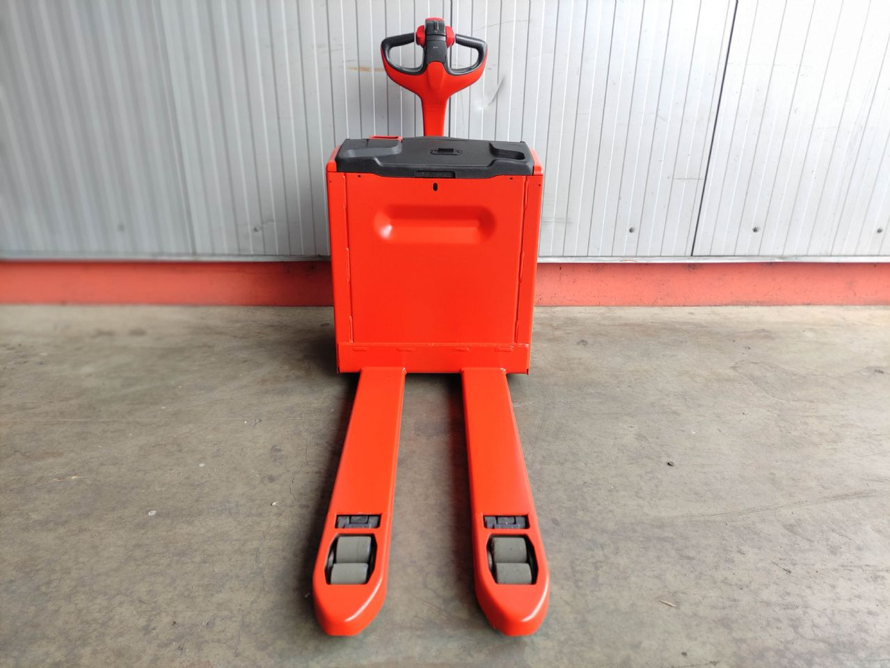 Linde T18-1152 (LACK NEU) - Rokas palešu ratiņi: foto 3 Linde T18-1152 (LACK NEU) - Rokas palešu ratiņi: foto 3
