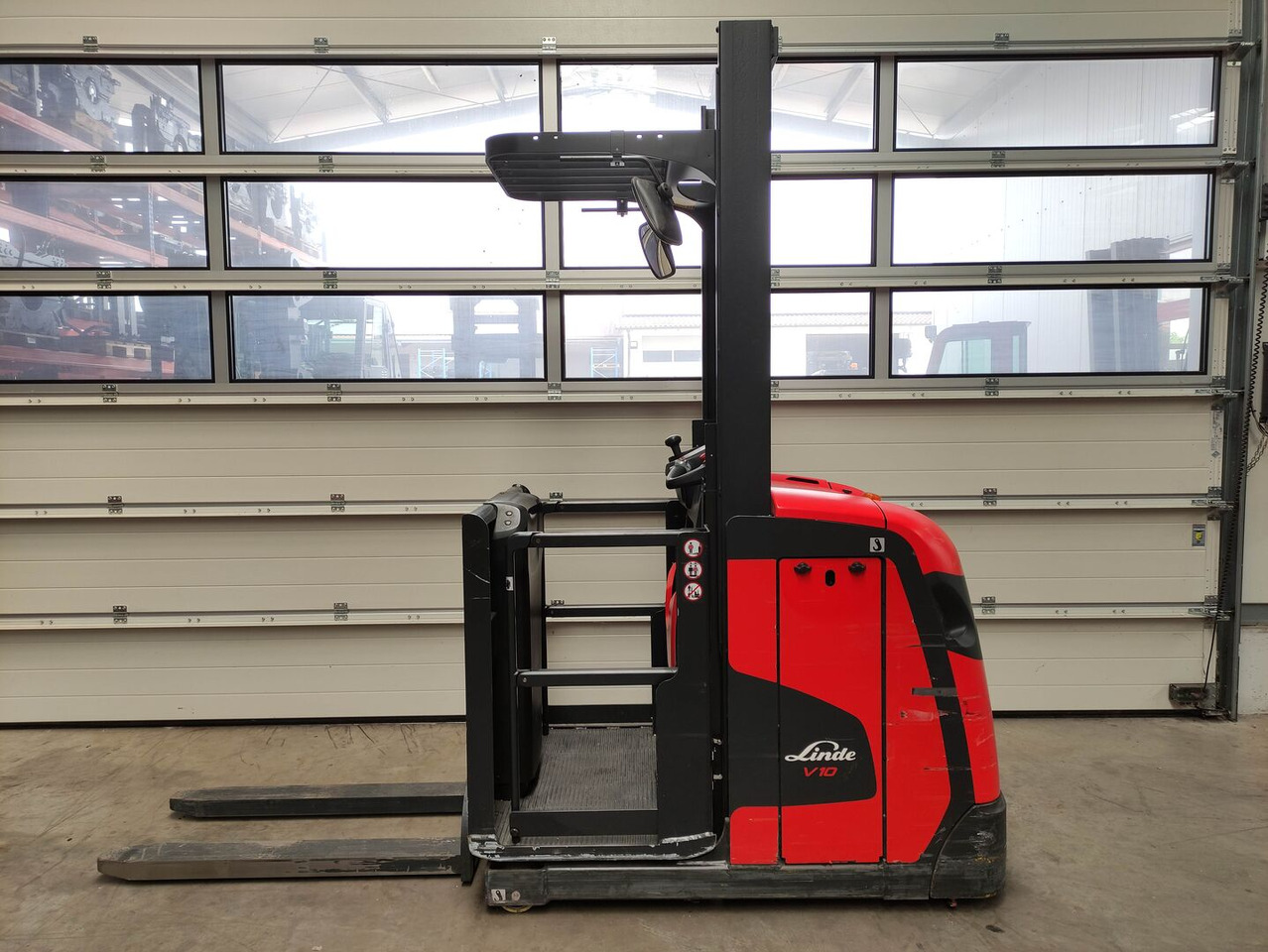 Linde V10-02 - Komplektētājs: foto 1 Linde V10-02 - Komplektētājs: foto 1