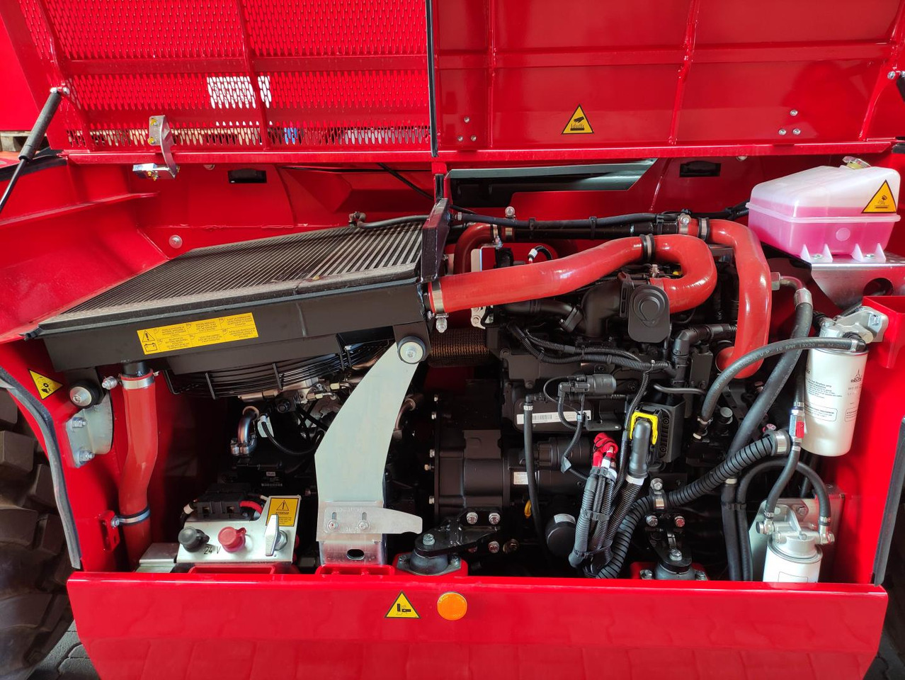 Teleskopiskais iekrāvējs Magni RTH-6.25-360° Rotor: foto 8