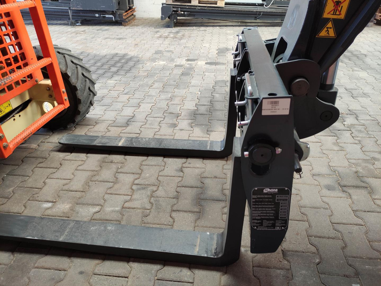 Teleskopiskais iekrāvējs Magni RTH-6.25-360° Rotor: foto 6