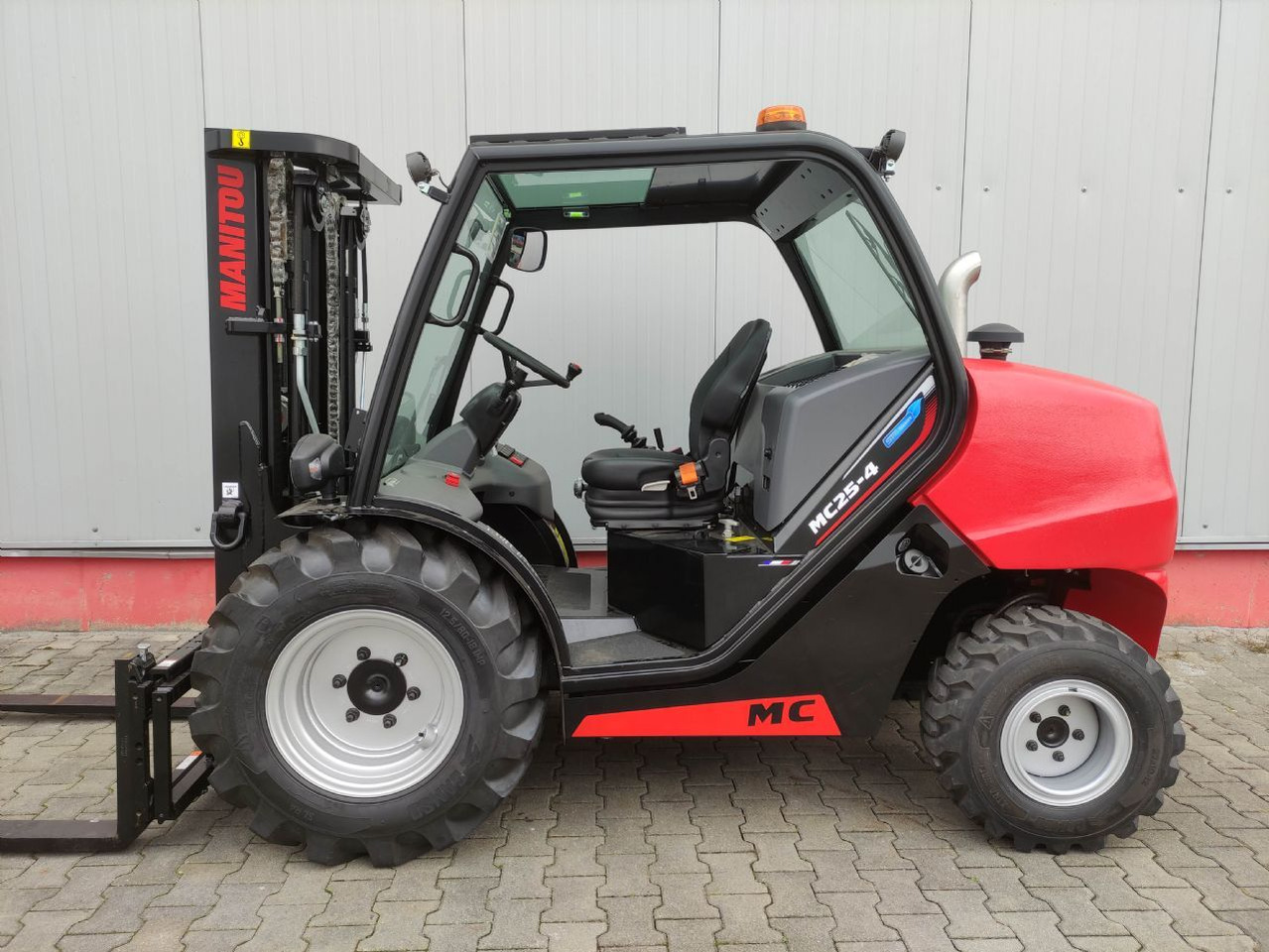 Manitou MC25-4 DK ST5 S1 (NEU) - Bezceļu autokrāvējs: foto 1 Manitou MC25-4 DK ST5 S1 (NEU) - Bezceļu autokrāvējs: foto 1