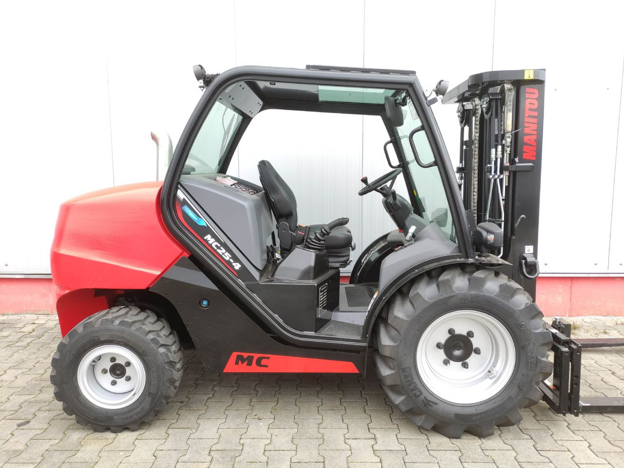 Manitou MC25-4 DK ST5 S1 (NEU) - Bezceļu autokrāvējs: foto 2 Manitou MC25-4 DK ST5 S1 (NEU) - Bezceļu autokrāvējs: foto 2