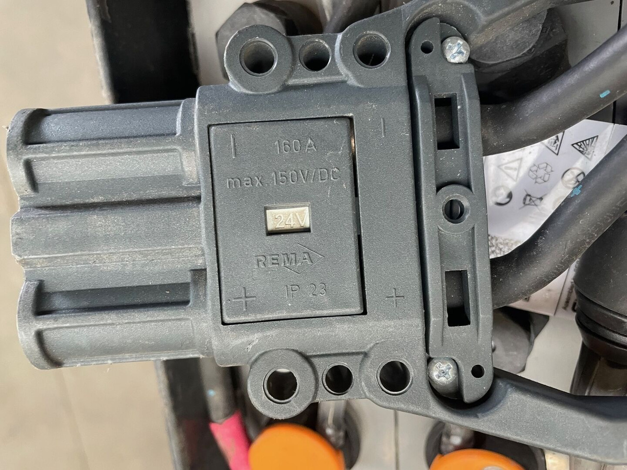 Sunlight I 24 Volt I 3 PzS 375 - Akumulators - Iekraušanas tehnika: foto 4 Sunlight I 24 Volt I 3 PzS 375 - Akumulators - Iekraušanas tehnika: foto 4