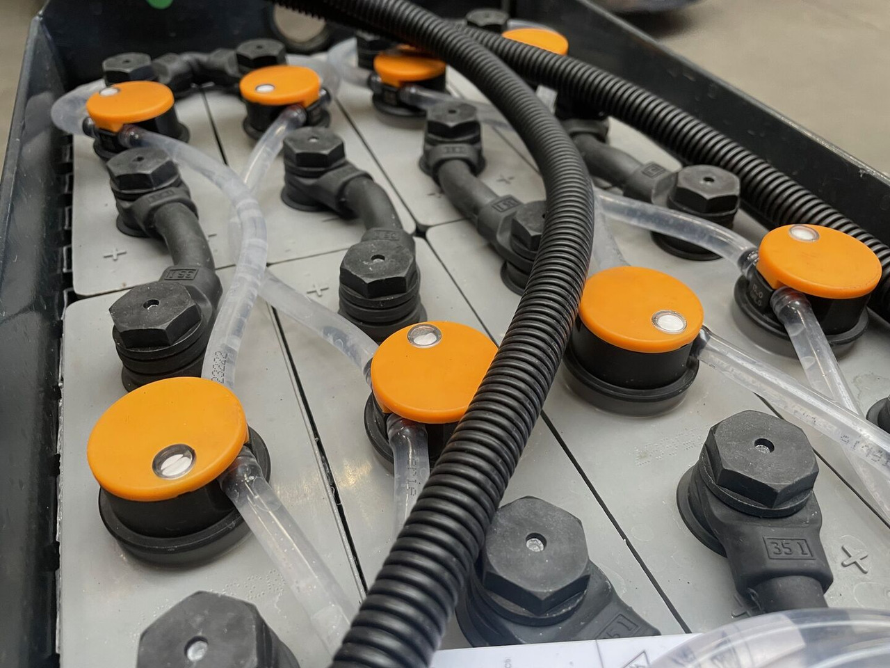 Sunlight I 24 Volt I 3 PzS 375 - Akumulators - Iekraušanas tehnika: foto 3 Sunlight I 24 Volt I 3 PzS 375 - Akumulators - Iekraušanas tehnika: foto 3