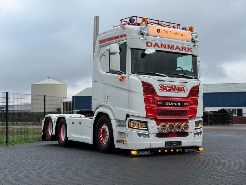 Scania R500 NGS SHOWTRUCK, 2.95WB, HYDRAULIEK, VOLLUCHT, OLD SCHOOL. - Vilcējs: foto 1 Scania R500 NGS SHOWTRUCK, 2.95WB, HYDRAULIEK, VOLLUCHT, OLD SCHOOL. - Vilcējs: foto 1