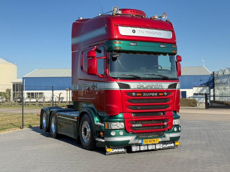 Scania R560 V8 SHOW TRUCK, INTERIOR, FULL AIR, LIKE NEW. - Vilcējs: foto 1 Scania R560 V8 SHOW TRUCK, INTERIOR, FULL AIR, LIKE NEW. - Vilcējs: foto 1