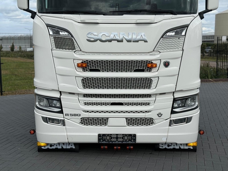 Scania R580 V8 NGS 3.15WB, RETARDER, VOLLUCHT, LEER, LED, KING OF THE ROAD. - Vilcējs: foto 4 Scania R580 V8 NGS 3.15WB, RETARDER, VOLLUCHT, LEER, LED, KING OF THE ROAD. - Vilcējs: foto 4
