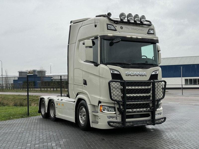 Scania S660 3.15WB, FULL AIR, RETARDER, LEATHER, KING OF THE ROAD, BULLBAR, - Vilcējs: foto 1 Scania S660 3.15WB, FULL AIR, RETARDER, LEATHER, KING OF THE ROAD, BULLBAR, - Vilcējs: foto 1