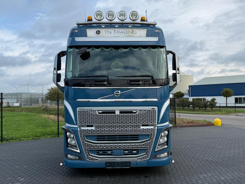 Volvo FH16.650 VOLLUCHT, HYDRAULIEK, SHOW INTERIEUR, DYNAMIC STEERING. - Vilcējs: foto 4 Volvo FH16.650 VOLLUCHT, HYDRAULIEK, SHOW INTERIEUR, DYNAMIC STEERING. - Vilcējs: foto 4