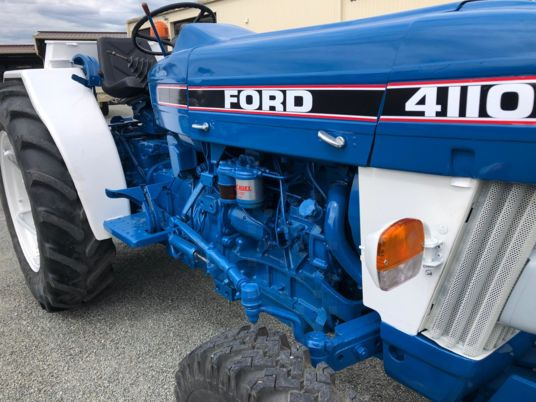 Ford 4110 V fruitier arceau tracteur à 15 000 € sans tva à rajouter - Traktors: foto 2 Ford 4110 V fruitier arceau tracteur à 15 000 € sans tva à rajouter - Traktors: foto 2
