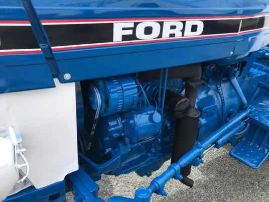 Ford 4110 V fruitier arceau tracteur à 15 000 € sans tva à rajouter - Traktors: foto 5 Ford 4110 V fruitier arceau tracteur à 15 000 € sans tva à rajouter - Traktors: foto 5